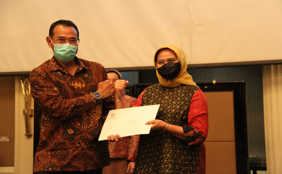 Penyerahan Petikan Keputusan Presiden Nomor 37/P tahun 2021