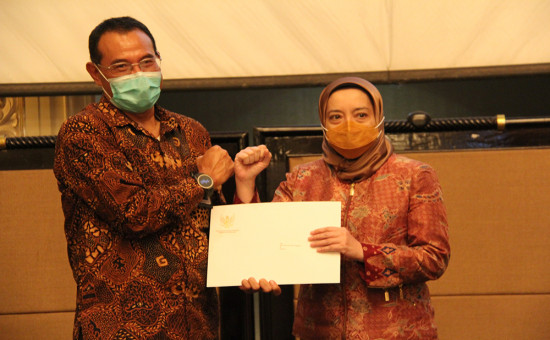 Penyerahan Petikan Keputusan Presiden Nomor 37/P tahun 2021