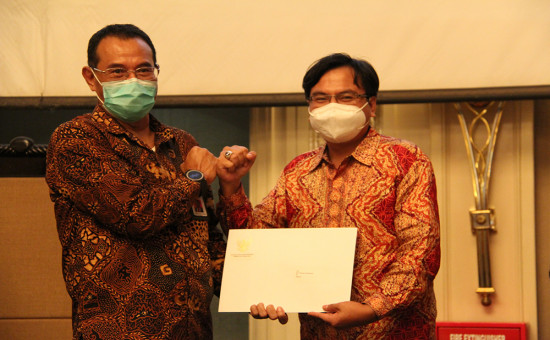 Penyerahan Petikan Keputusan Presiden Nomor 37/P tahun 2021