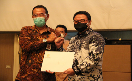 Penyerahan Petikan Keputusan Presiden Nomor 37/P tahun 2021